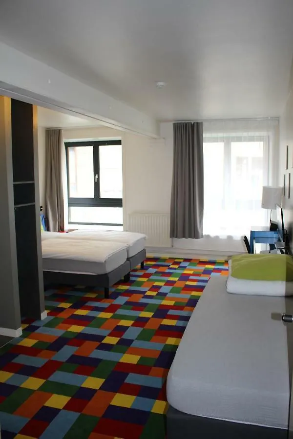 **  Schaerbeek Funkey Hotel בלגיה